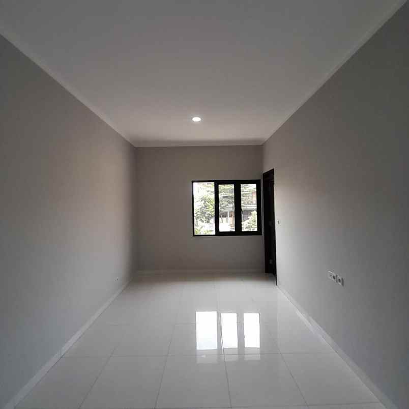 dijual rumah jalan kembar timur