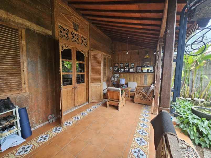 dijual rumah jalan mohammad yamin renon