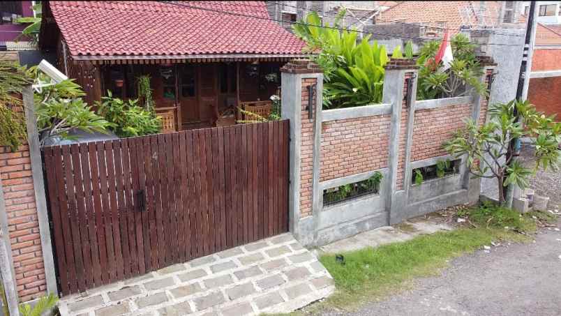 dijual rumah jalan mohammad yamin renon