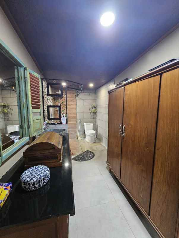 dijual rumah jalan mohammad yamin renon