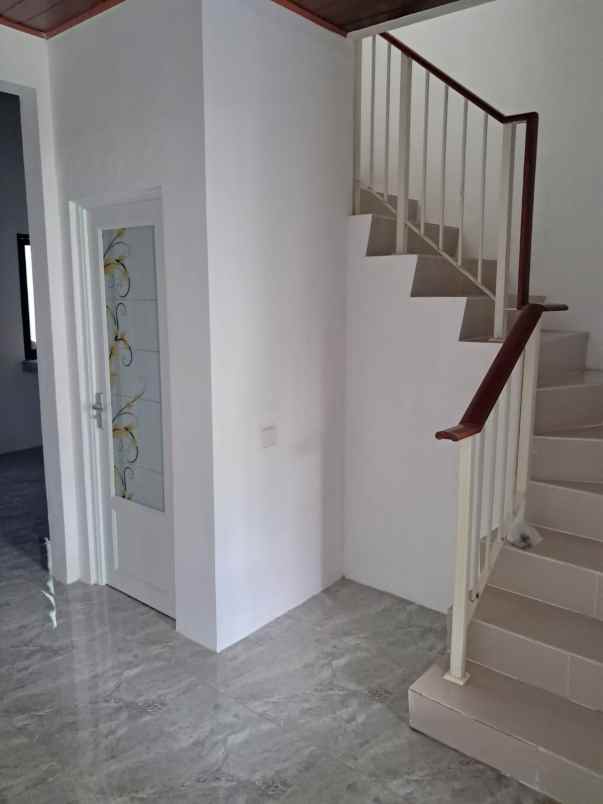 dijual rumah jalan northwest lake citraland