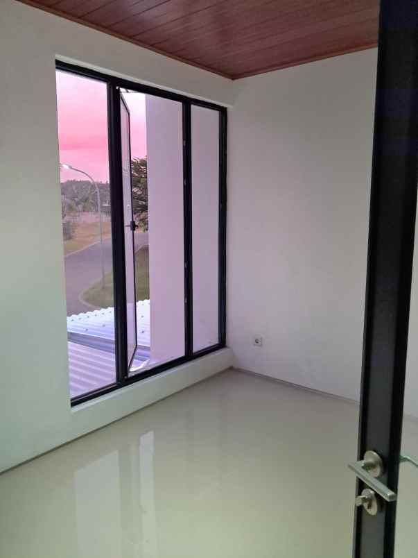 dijual rumah jalan northwest lake citraland