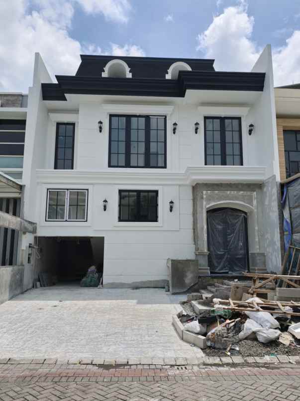 dijual rumah jalan pakuwon indah