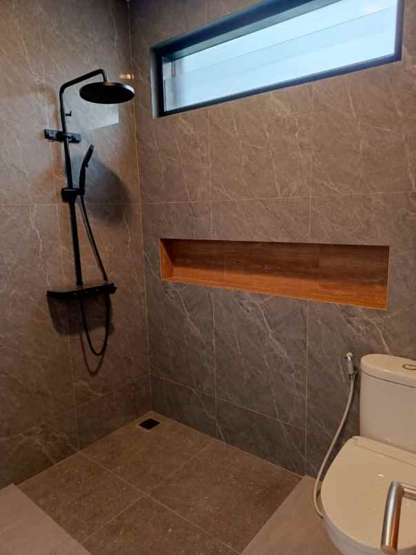 dijual rumah jalan raya cilandak kko