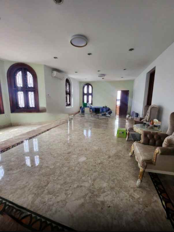 dijual rumah jalan raya darmo