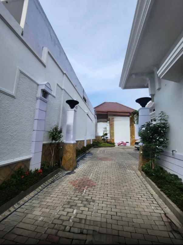 dijual rumah jalan raya darmo