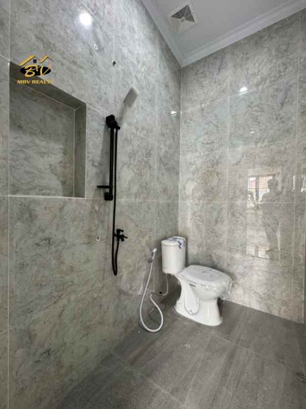 dijual rumah jalan raya jagakarsa