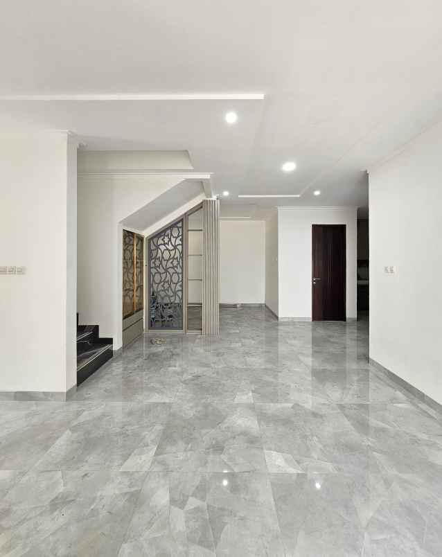 dijual rumah jalan raya komplek bintaro