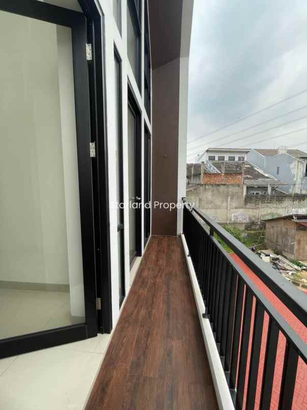 dijual rumah jalan raya pamulang barat