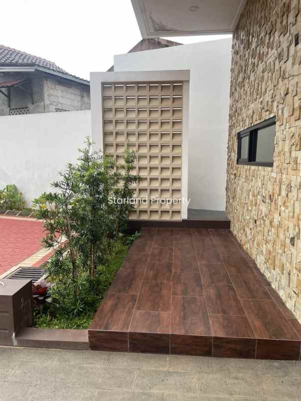 dijual rumah jalan raya pamulang barat