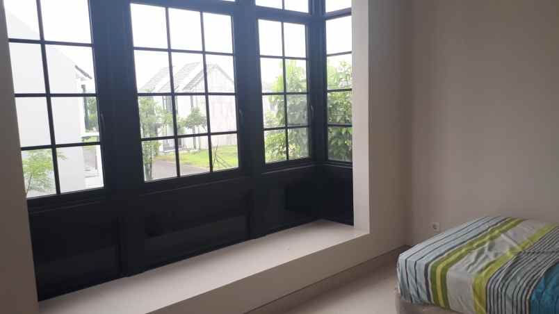 dijual rumah jalan raya petiken