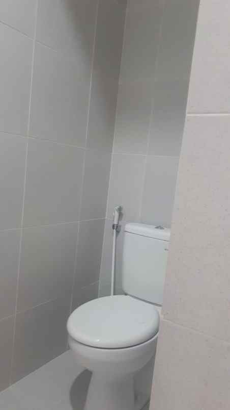 dijual rumah jalan raya petiken