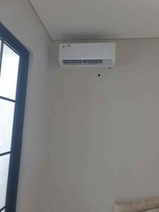 dijual rumah jalan raya petiken