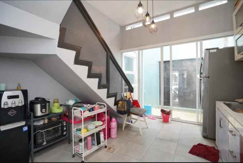 dijual rumah jalan raya serua ciputat