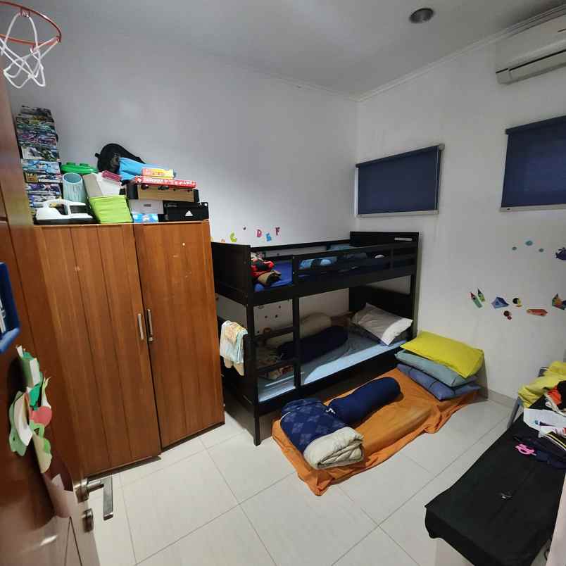 dijual rumah jalan sindang laya