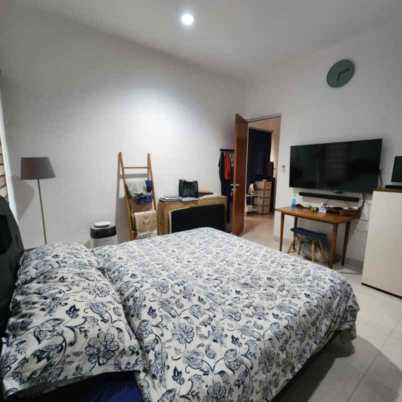 dijual rumah jalan sindang laya