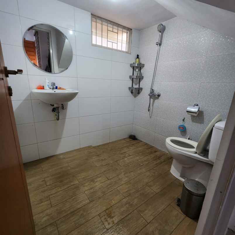 dijual rumah jalan sindang laya