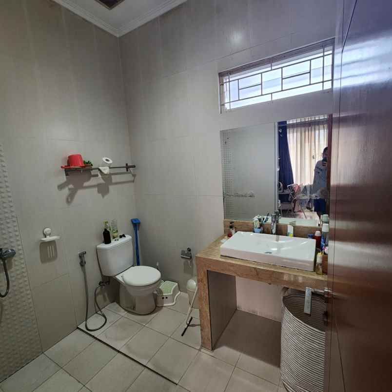 dijual rumah jalan sindang laya