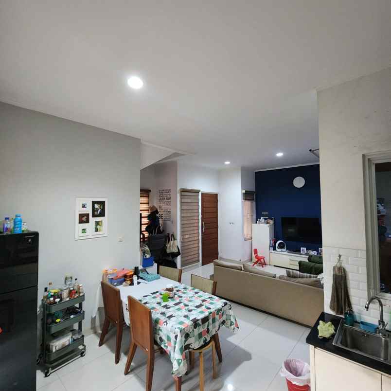 dijual rumah jalan sindang laya