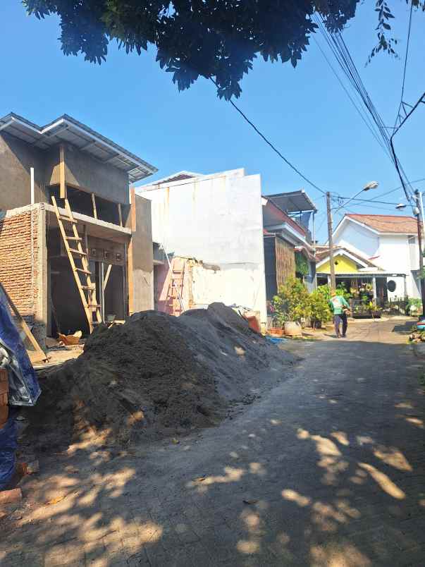 dijual rumah jatisari mijen