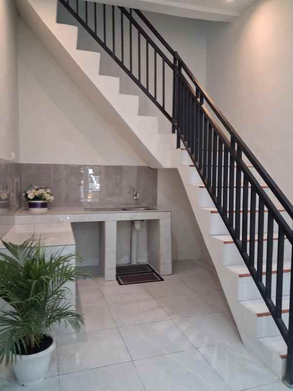 dijual rumah jl apel bludru