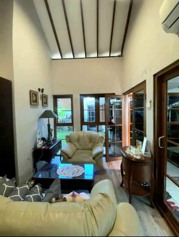 dijual rumah jl dago atas