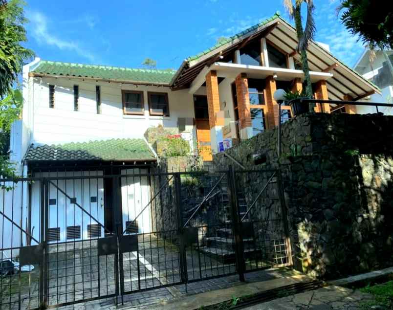 dijual rumah jl dago atas