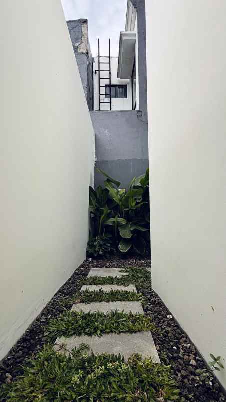 dijual rumah jl galur limo