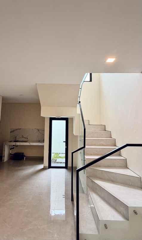 dijual rumah jl galur limo