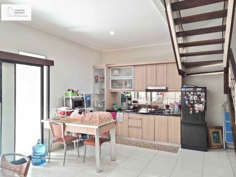 dijual rumah jl gegerkalong hilir