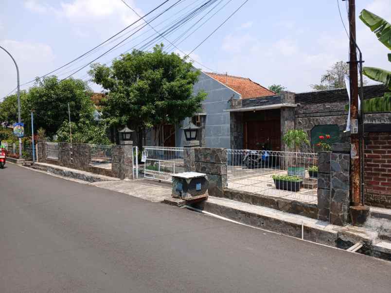dijual rumah jl golf komp bina marga