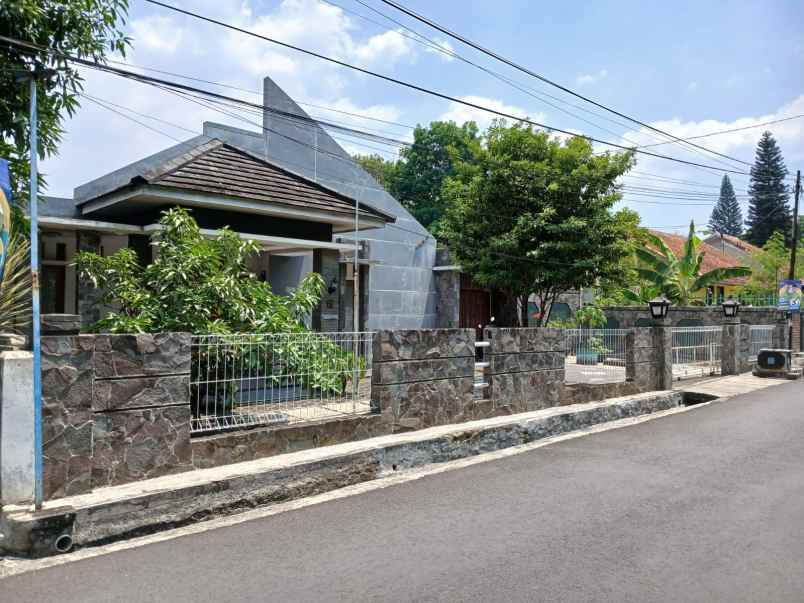 dijual rumah jl golf komp bina marga