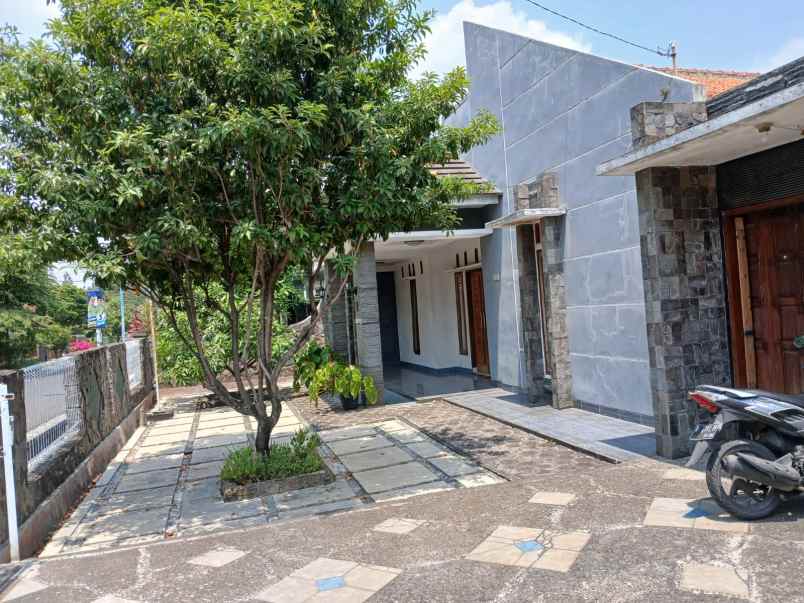 dijual rumah jl golf komp bina marga