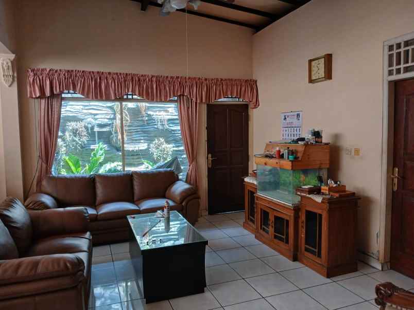 dijual rumah jl golf komp bina marga