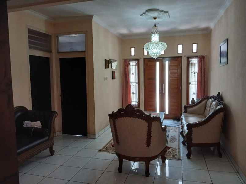 dijual rumah jl golf komp bina marga