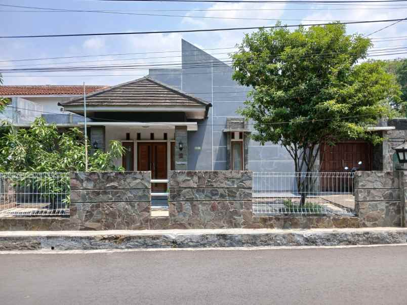 dijual rumah jl golf komp bina marga