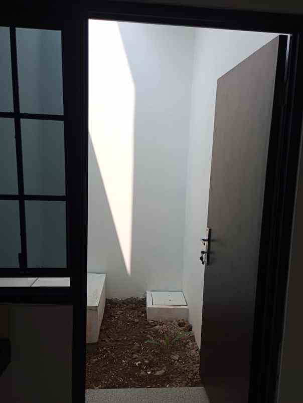 dijual rumah jl kalisari raya pasar