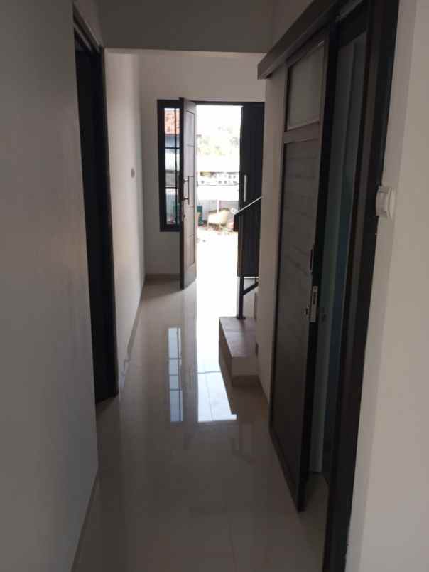 dijual rumah jl kalisari raya pasar