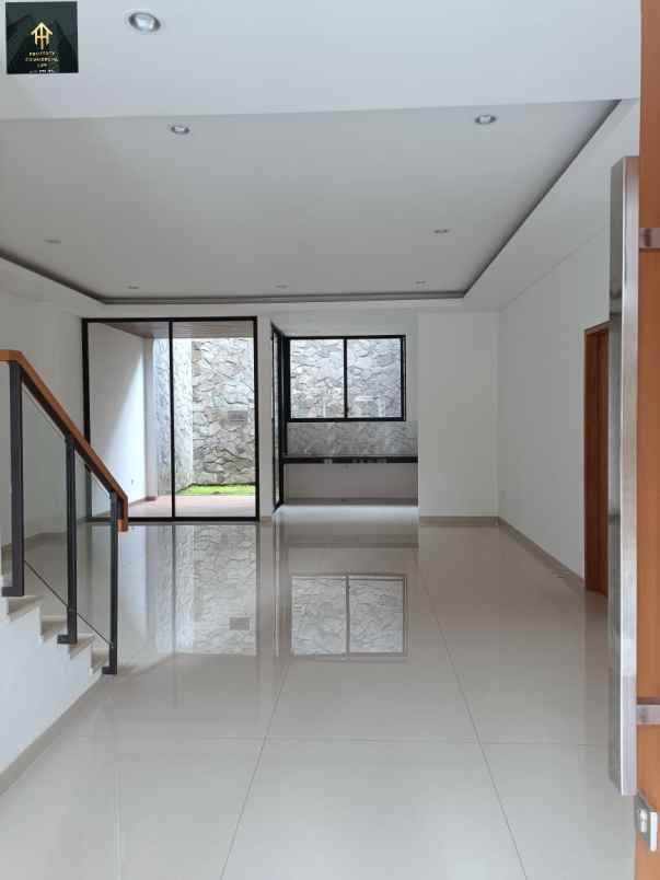 dijual rumah jl komplek perumahan