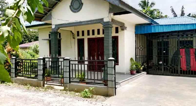 dijual rumah jl lintas pematang siantar