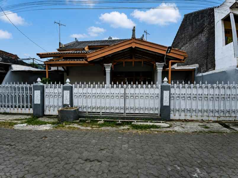dijual rumah jl merkuri tata surya