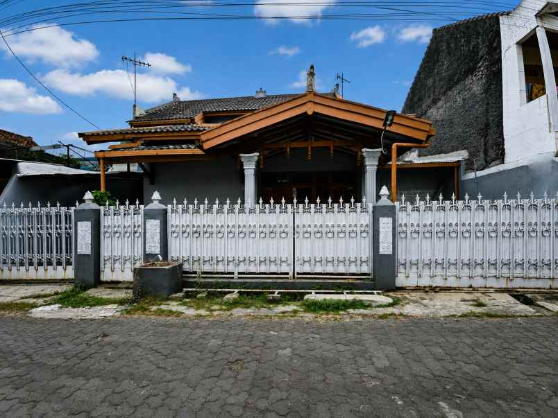 dijual rumah jl merkuri tata surya