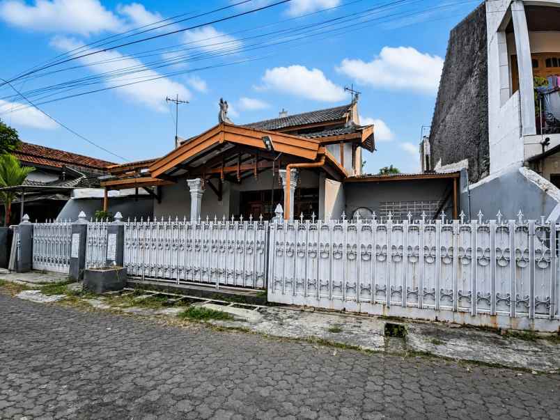 dijual rumah jl merkuri tata surya