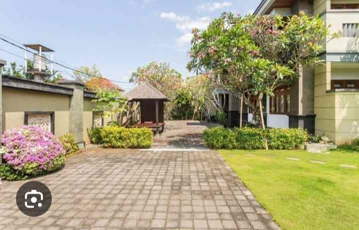 dijual rumah jl mohammad yamin renon