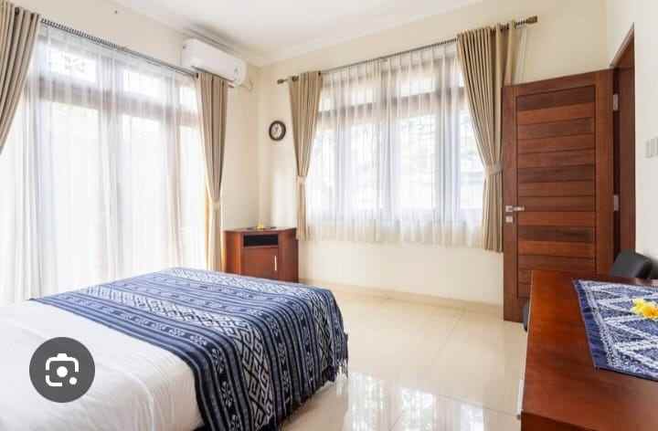 dijual rumah jl mohammad yamin renon