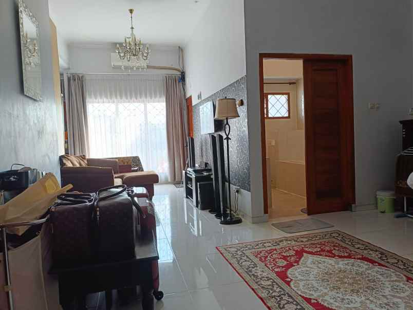 dijual rumah jl moren baturan colomadu