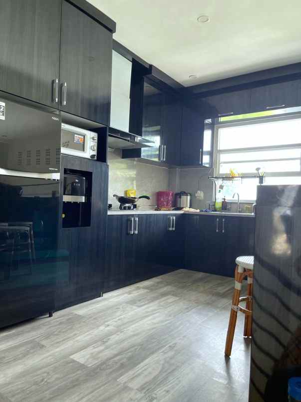 dijual rumah jl padasuka