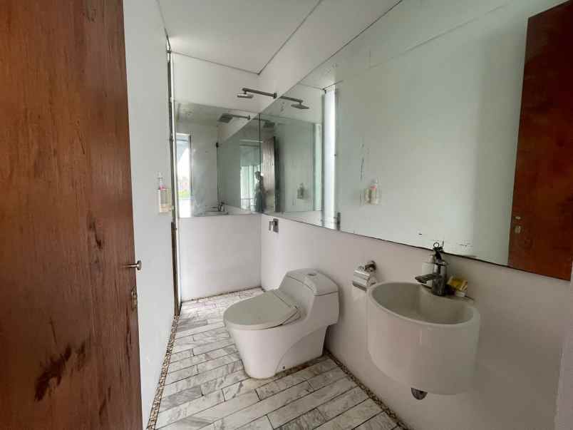 dijual rumah jl pasteur sutami