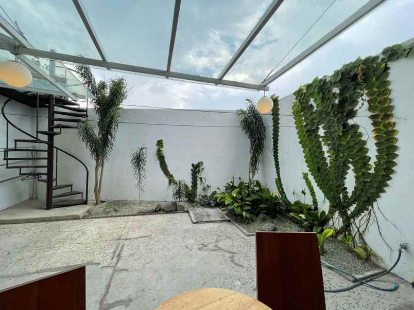 dijual rumah jl pasteur sutami
