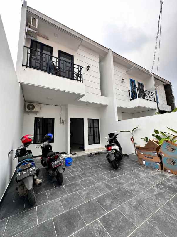 dijual rumah jl raya ciracas kelapa dua 6